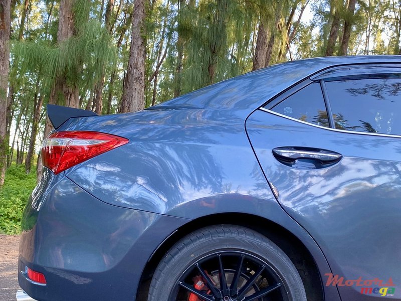 2017' Toyota Corolla Alloy rims, full option photo #5