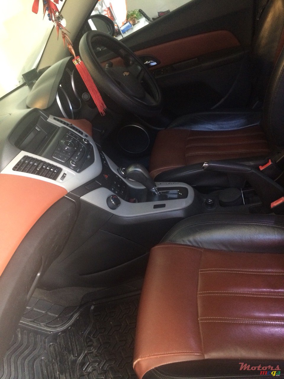 2012' Chevrolet Cruze photo #1