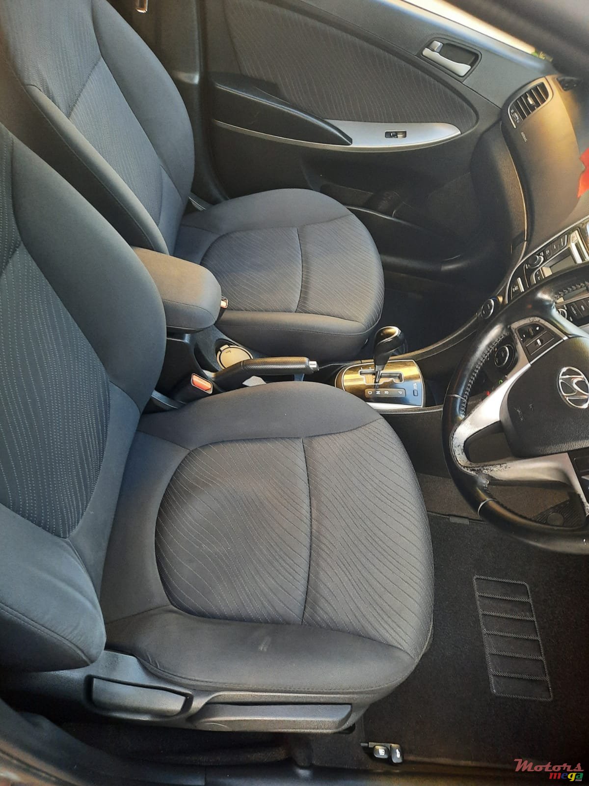 2015' Hyundai Accent photo #3