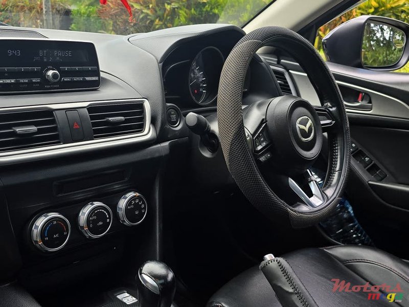 2017' Mazda 3 photo #6