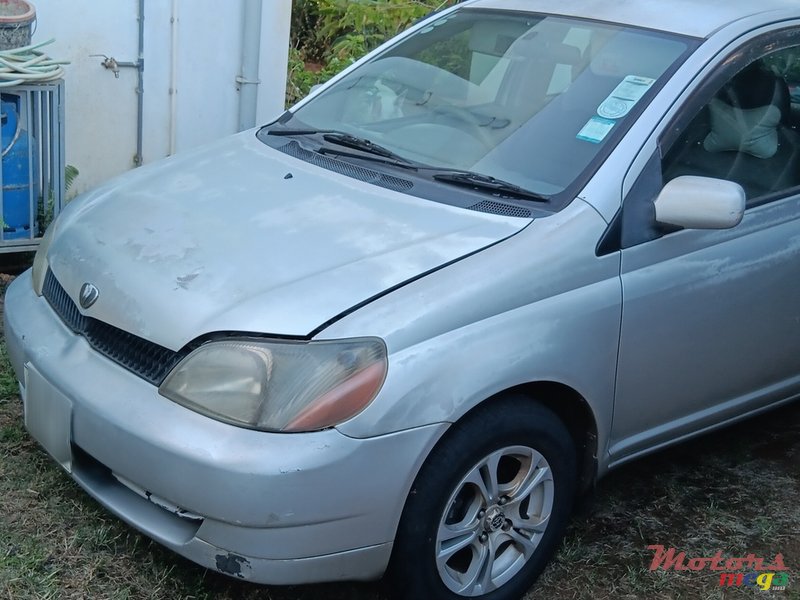 2000' Toyota Platz photo #1