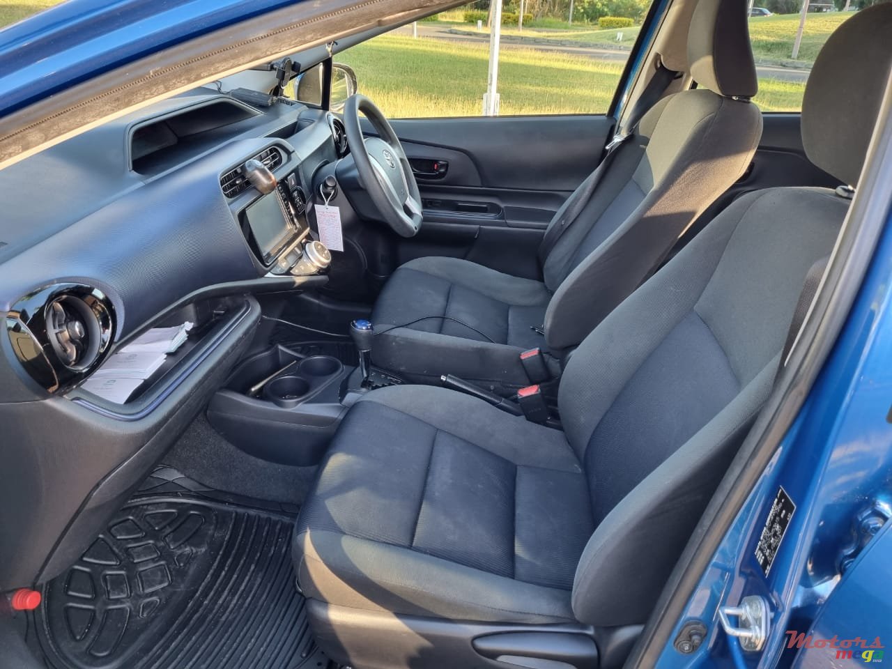 2015' Toyota Aqua photo #6