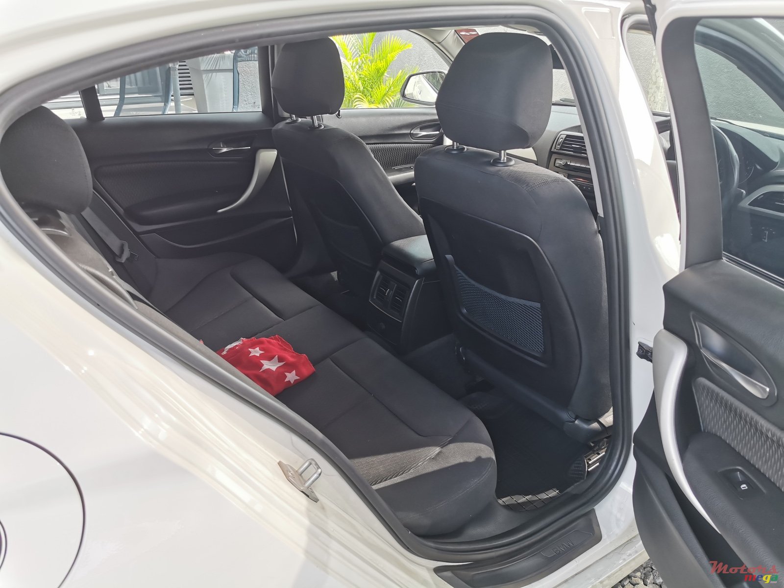 2013' BMW 1 Series 116i photo #6