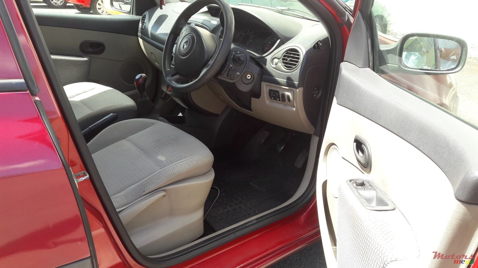 2007' Renault Clio photo #3