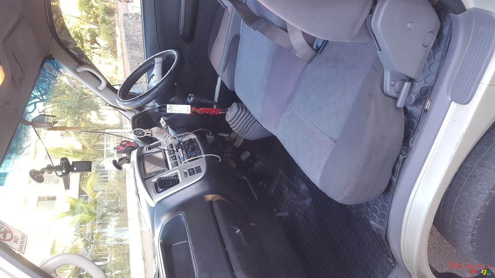 2009' Nissan photo #7