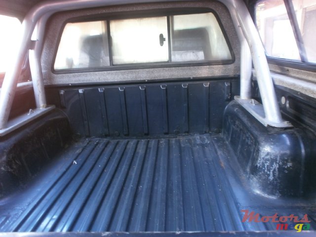 2004' Nissan 2x4 photo #7