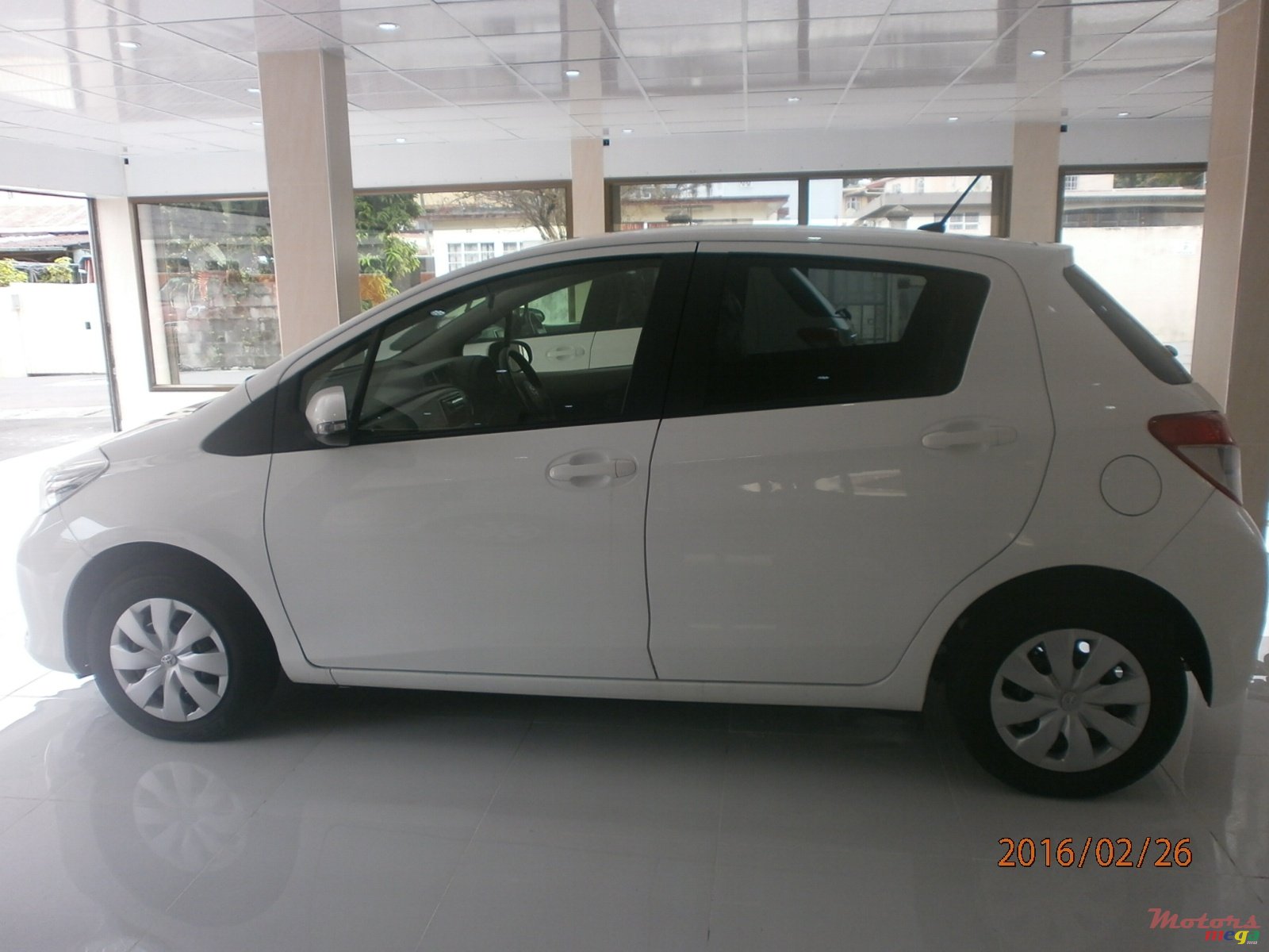 2013' Toyota Vitz photo #2