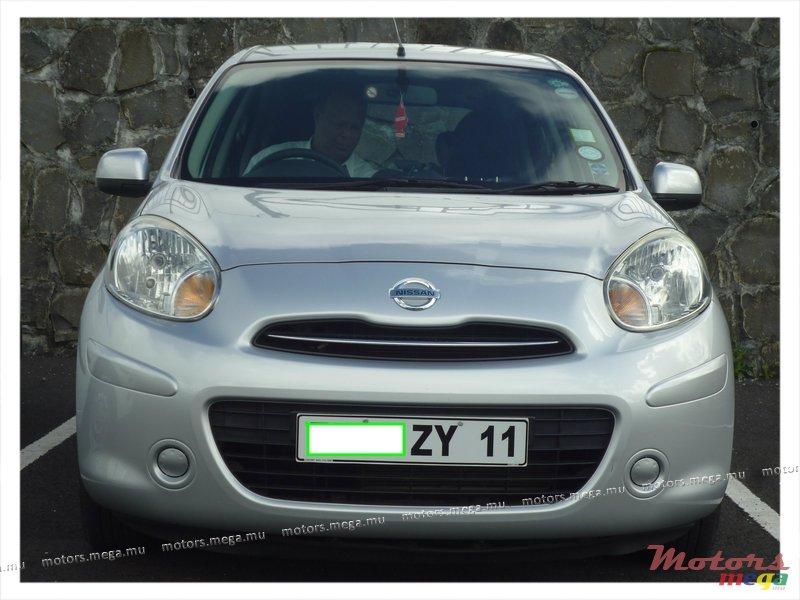 2011' Nissan photo #1