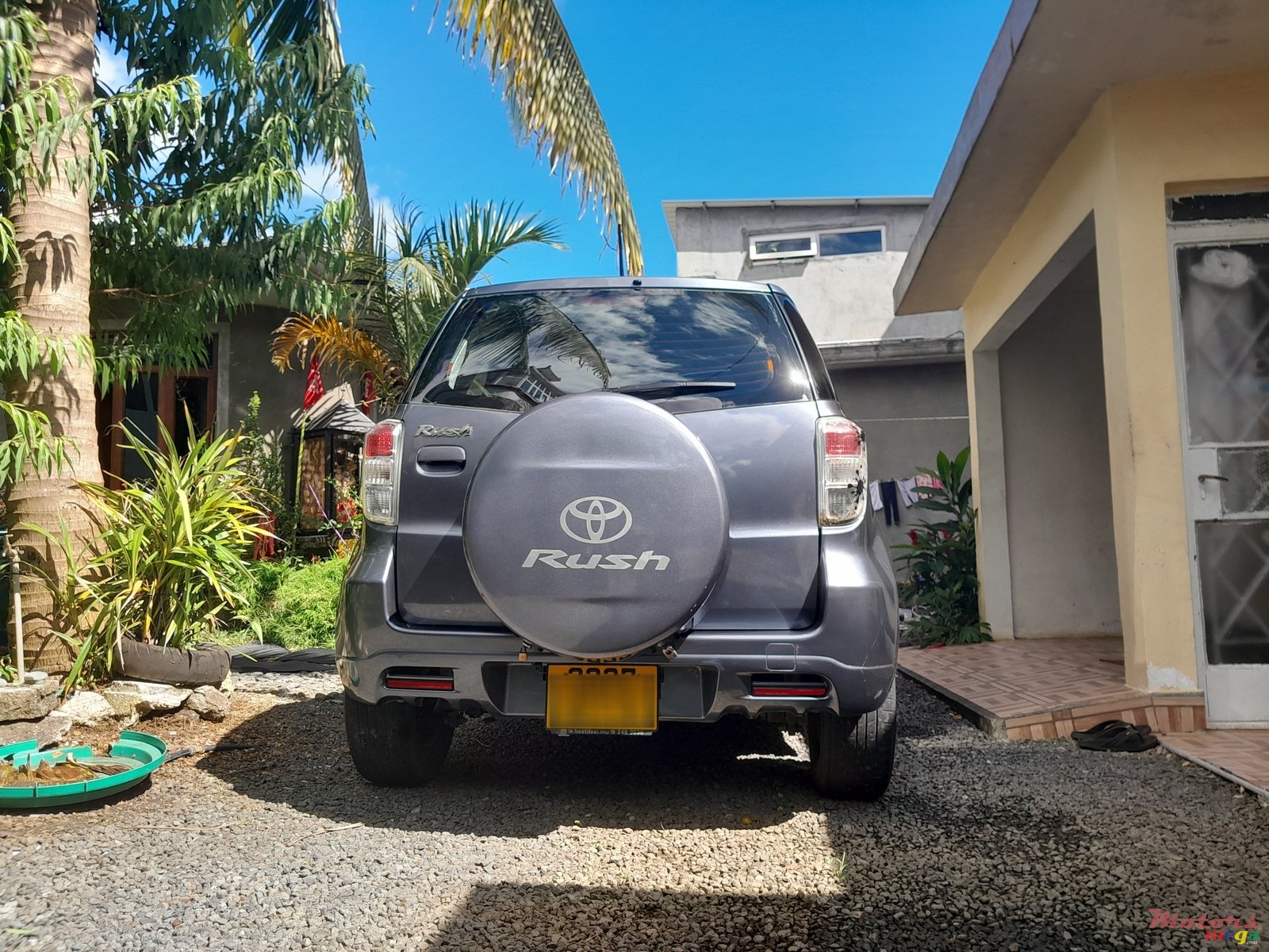 2011' Toyota photo #4