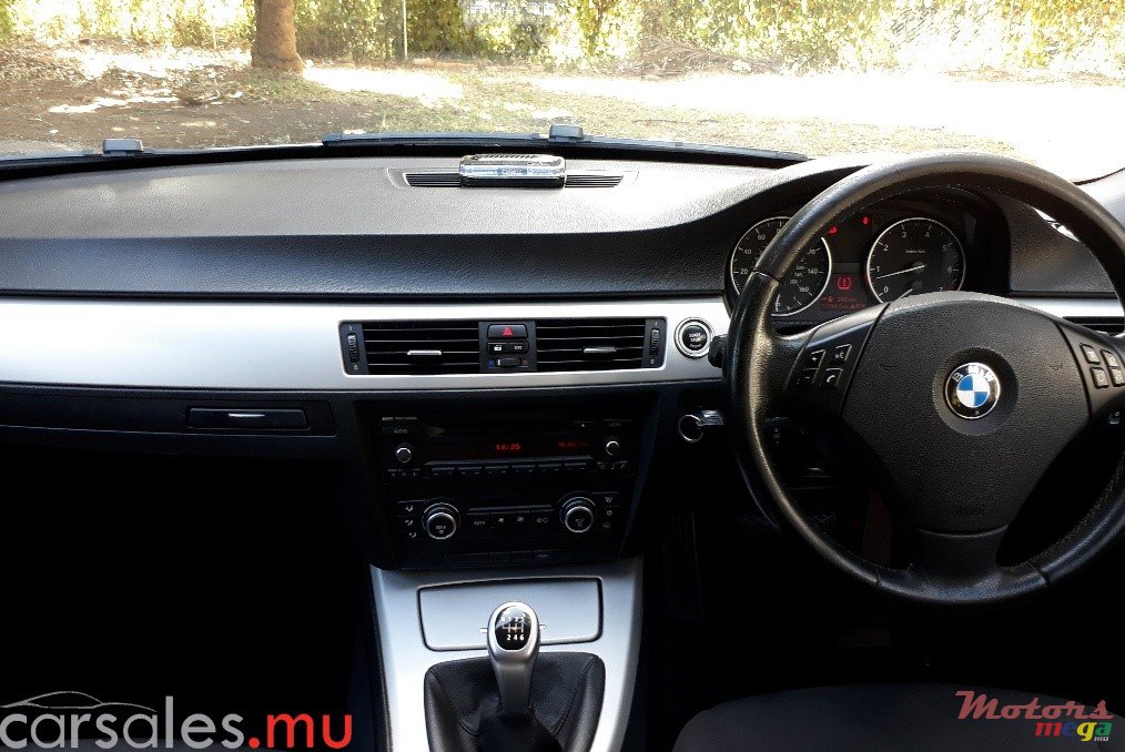 2009' BMW 318 photo #6