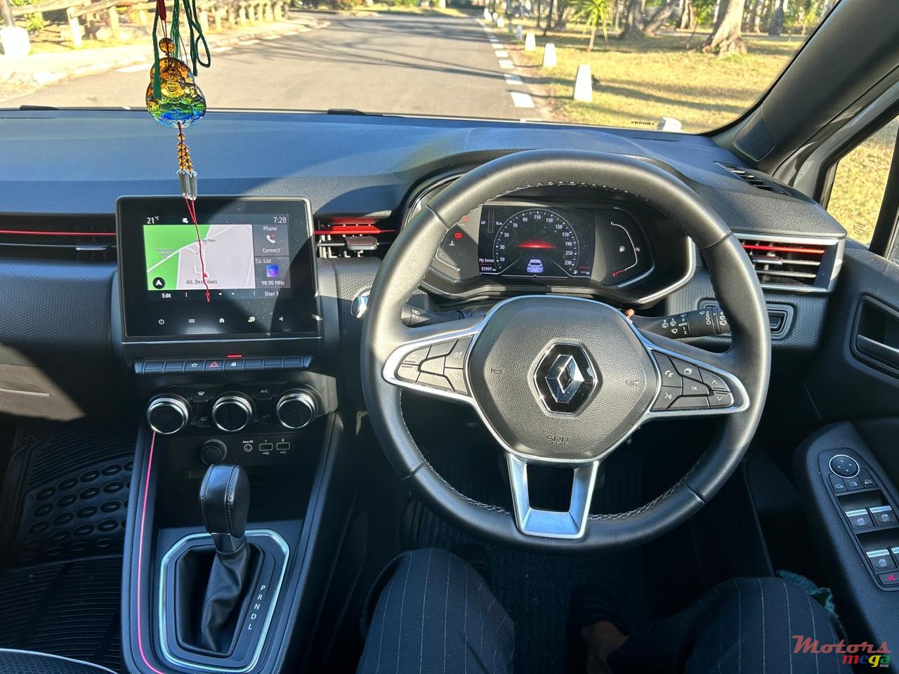 2021' Renault Clio photo #3