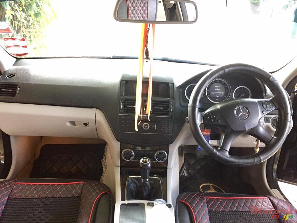 2008' Mercedes-Benz C-Class photo #3