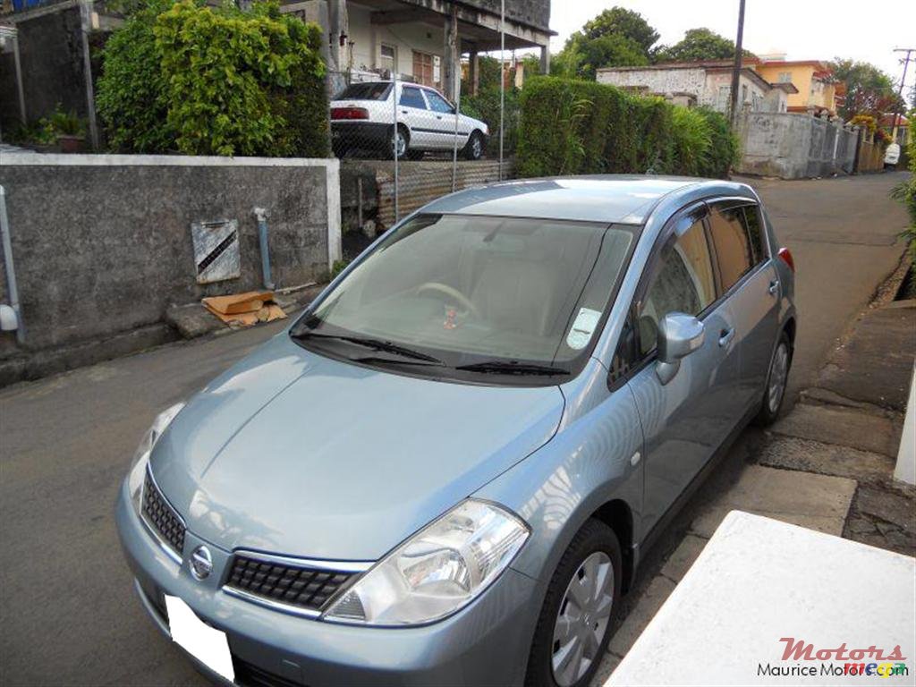 2005' Nissan Tiida photo #1
