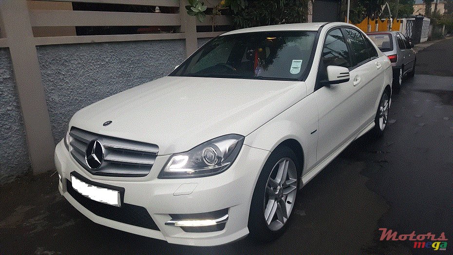 2011' Mercedes-Benz C-Class photo #1