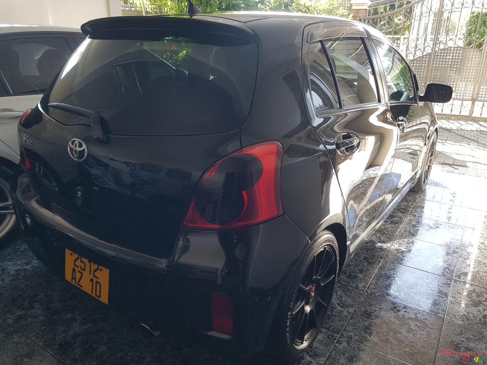 2010' Toyota Vitz RS photo #3