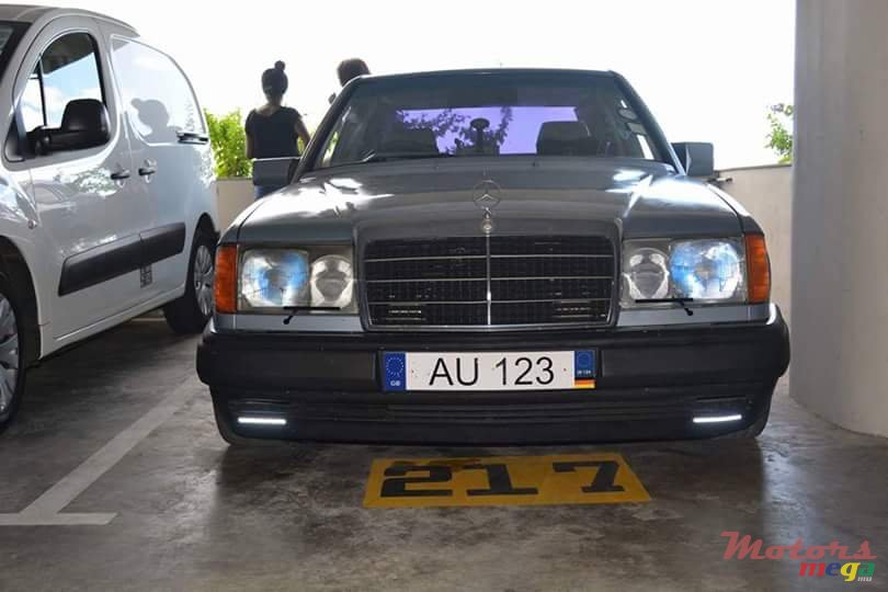 1993' Mercedes-Benz 200 W124  photo #1