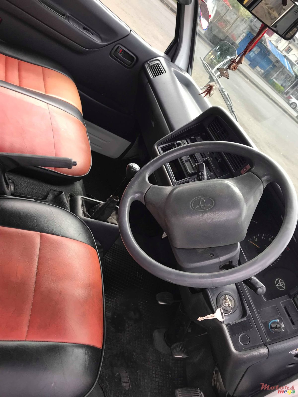 2000' Toyota Hiace photo #5