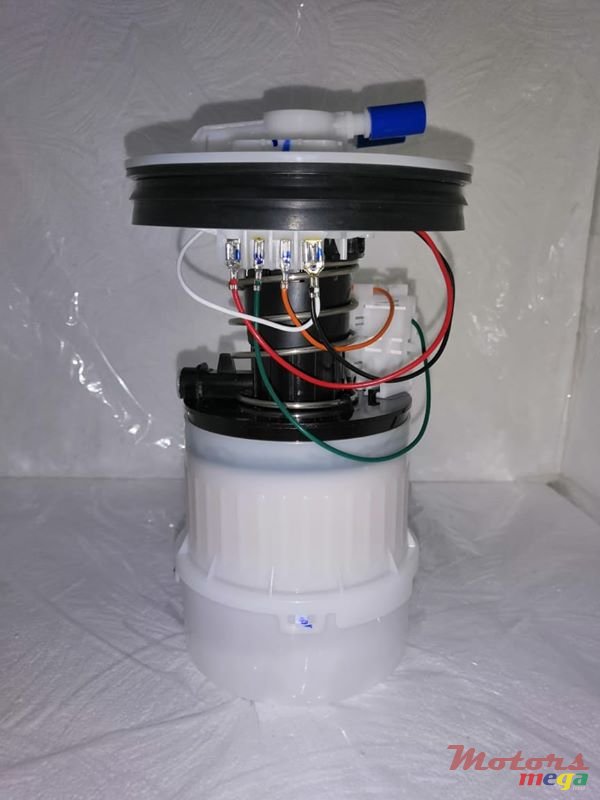 2004' Mazda 3 photo #1