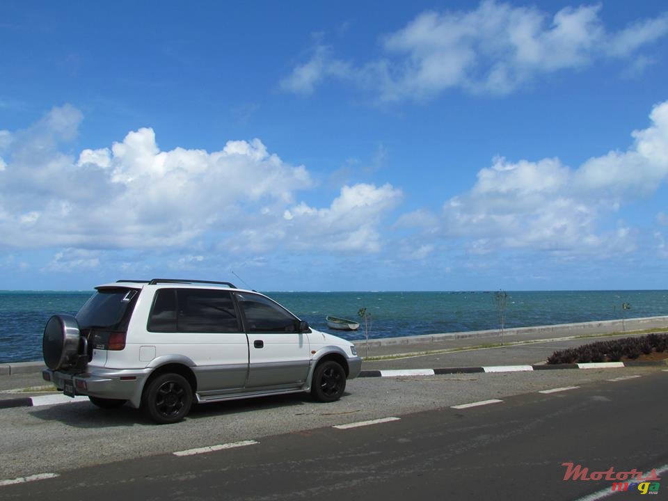 1995' Mitsubishi RVR photo #2