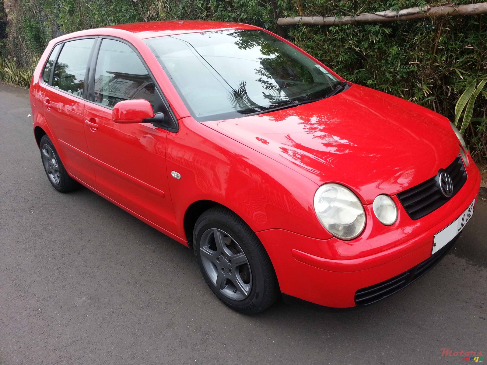 2002' Volkswagen Polo photo #1