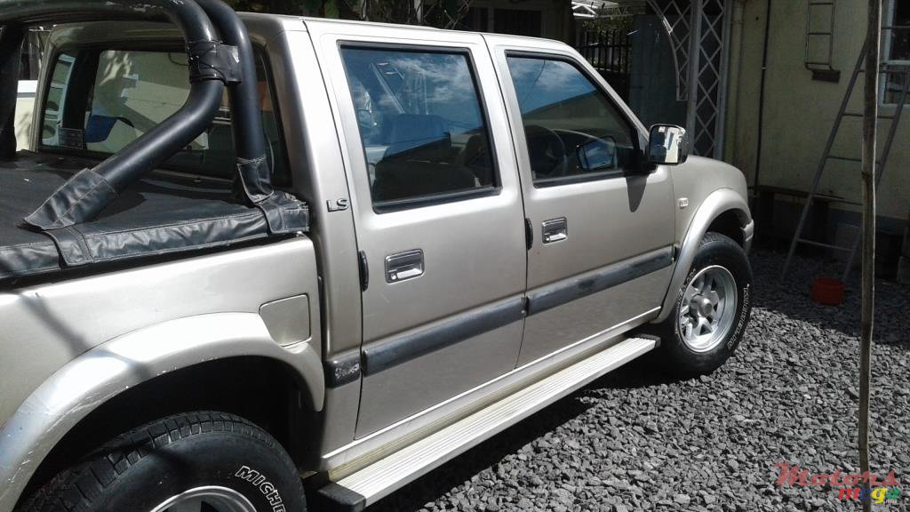 2003' Isuzu KB Series Japan photo #3