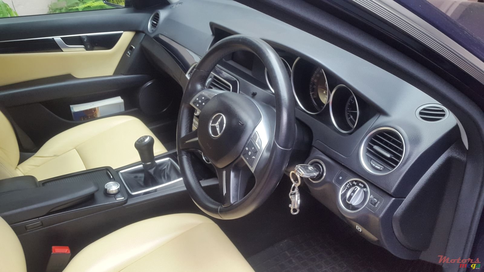 2012' Mercedes-Benz C-Class photo #3