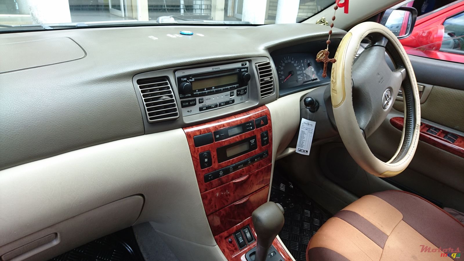 2004' Toyota Corolla Saloon photo #3