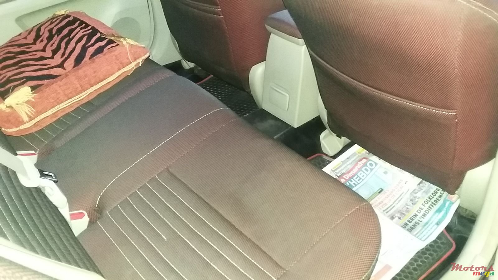 2011' Toyota Premio photo #3