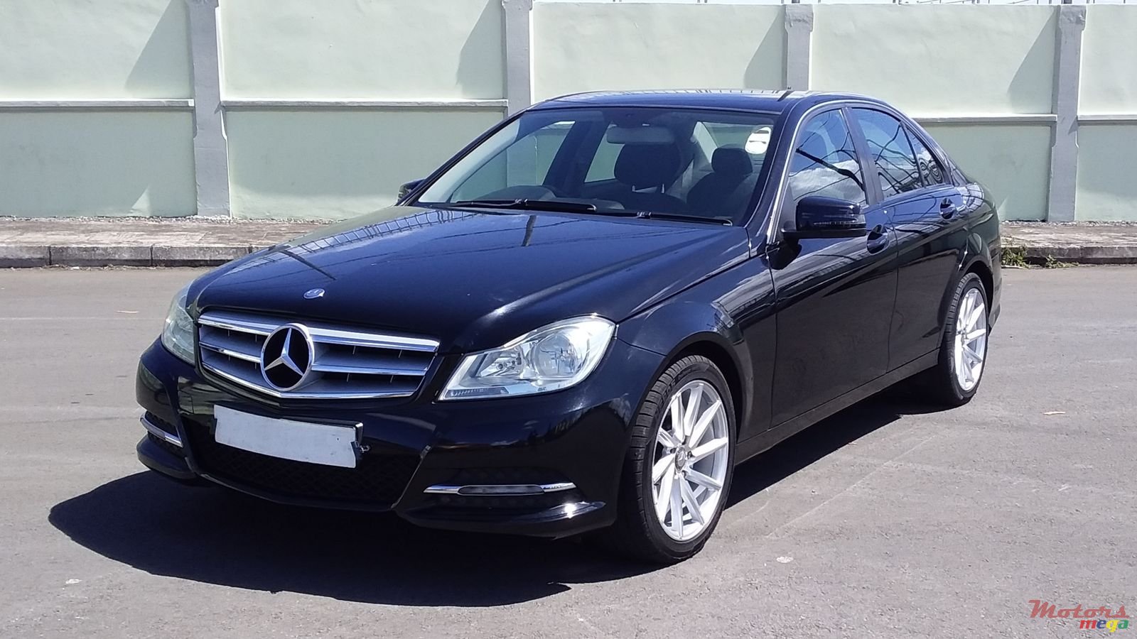 2013' Mercedes-Benz C-Class C180 photo #2