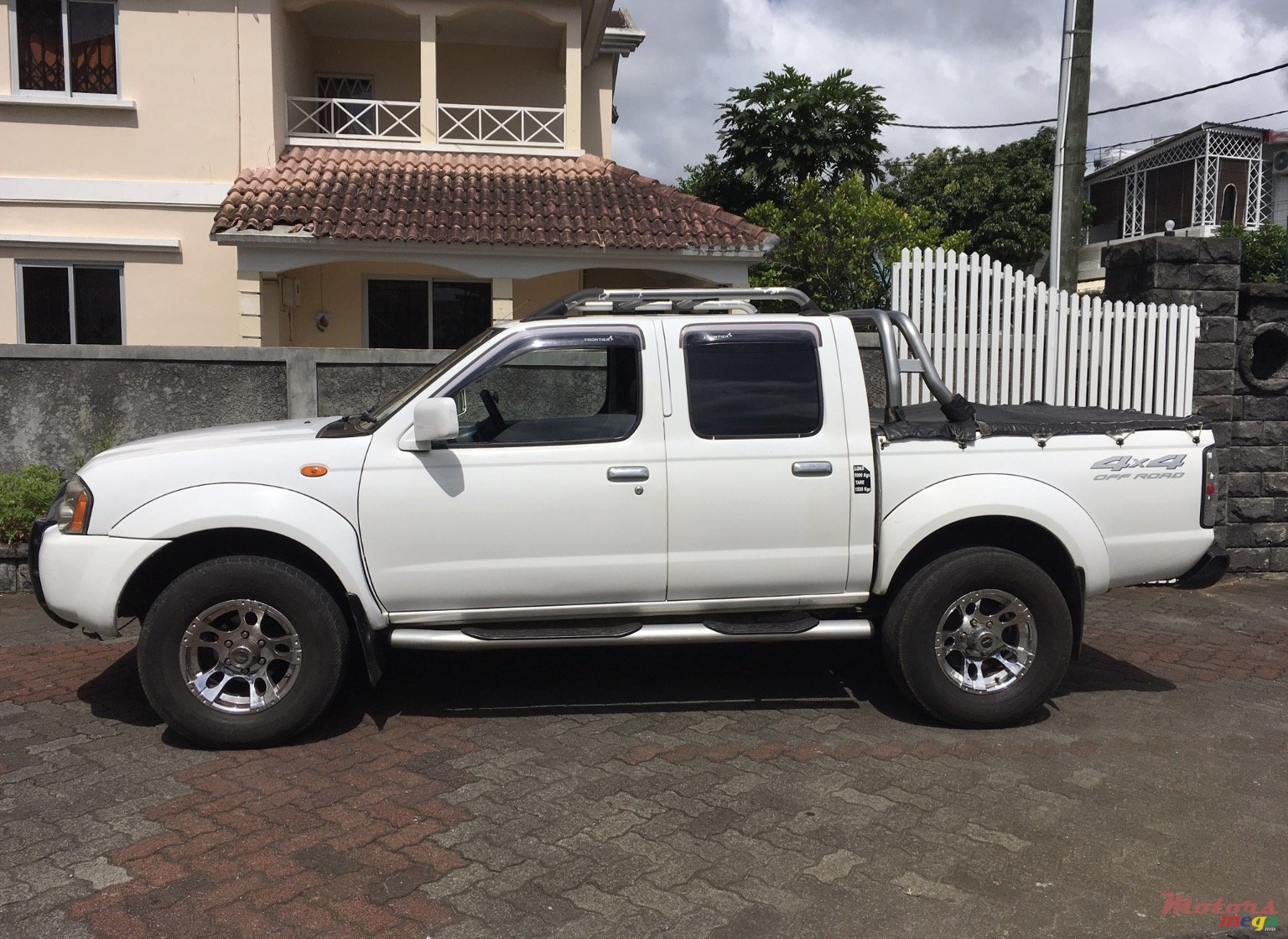 2004' Nissan photo #1