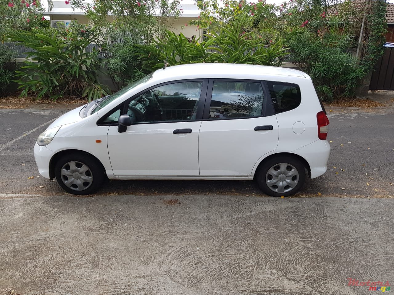 2006' Honda Fit photo #1