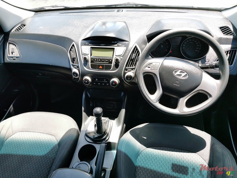 2011' Hyundai ix35 photo #5