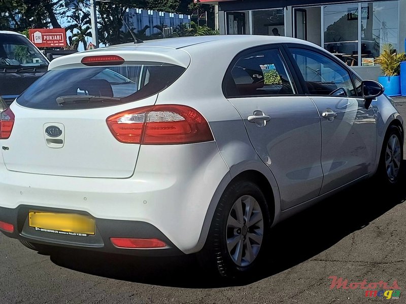 2012' Kia Rio photo #3