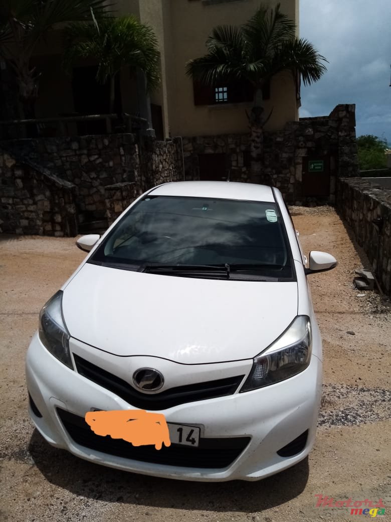 2014' Toyota Vitz photo #1