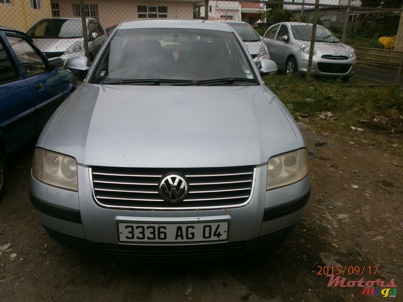 2004' Volkswagen Passat photo #1