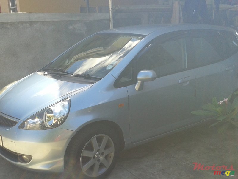 2005' Honda Fit photo #1