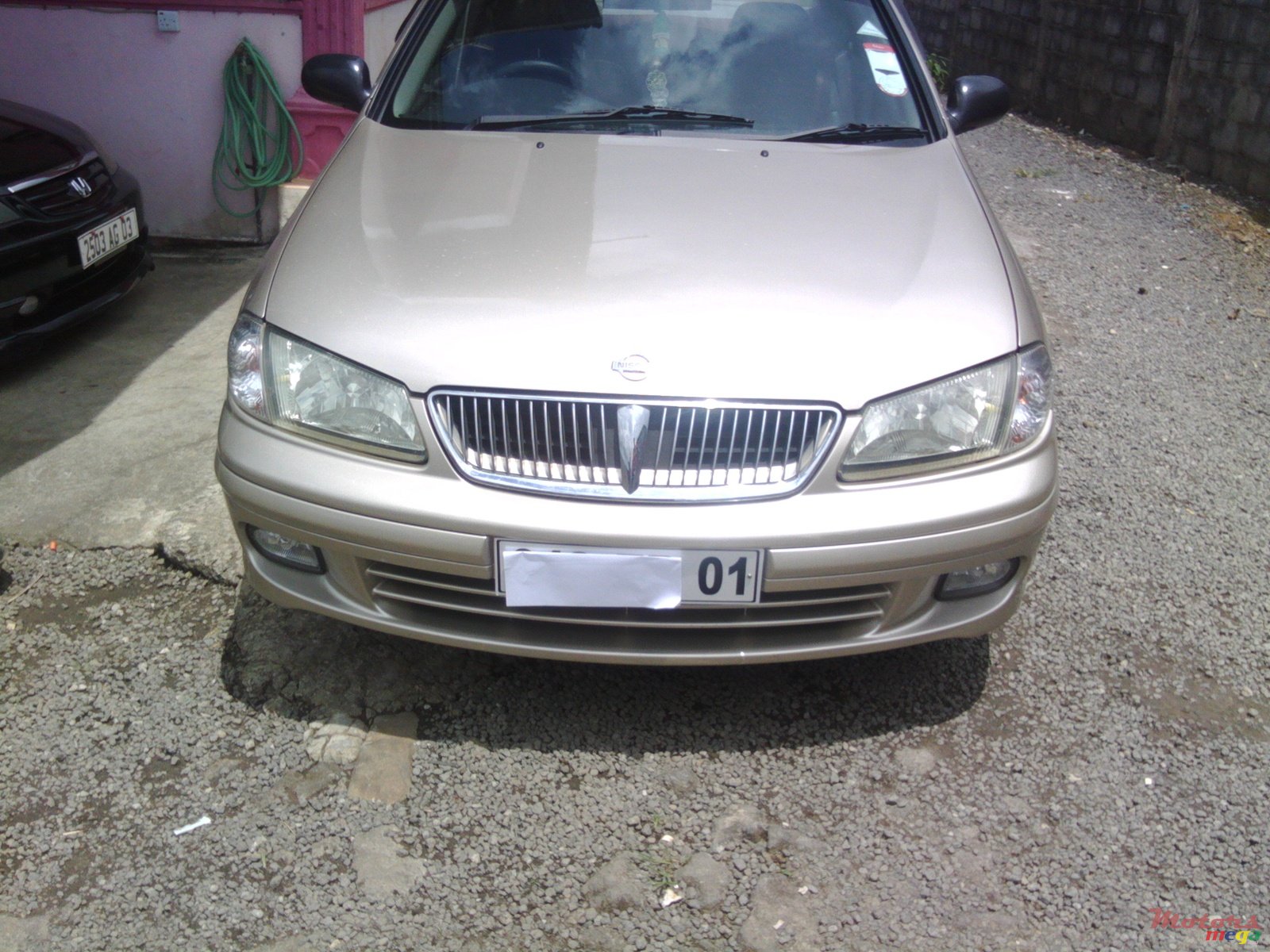 2001' Nissan Sunny photo #1