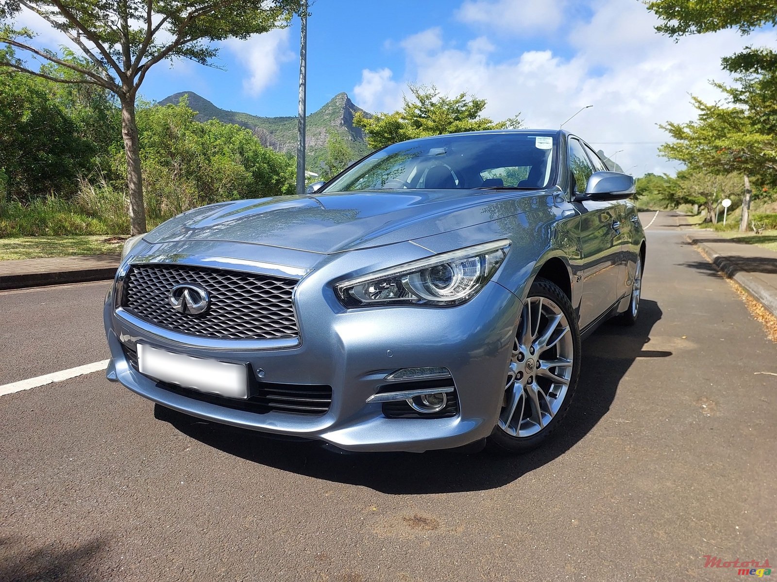 2017' Infiniti Q50 sport photo #2