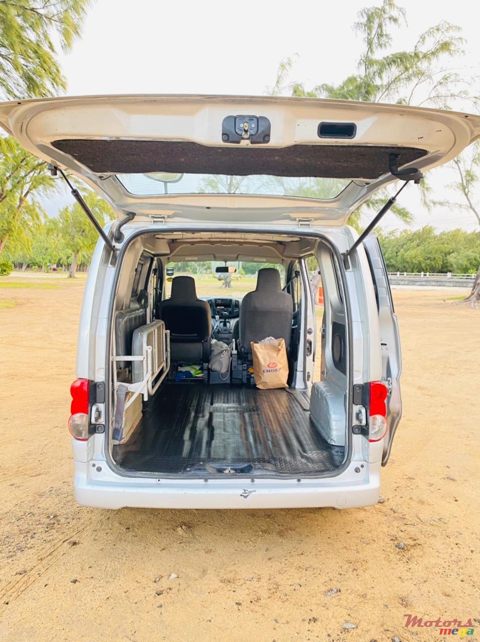 2012' Nissan NV200 photo #3