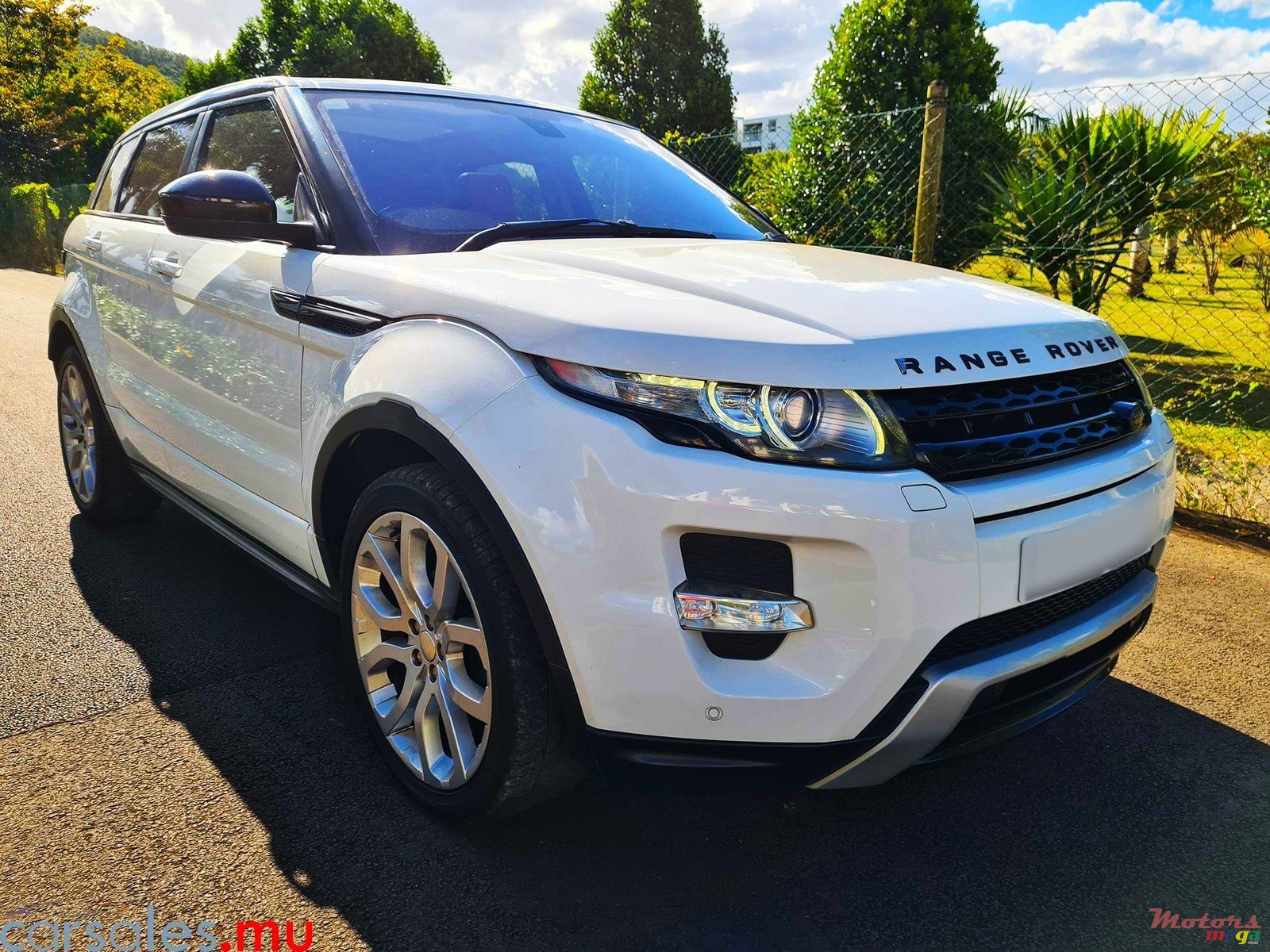 2014' Land Rover Range Rover Evoque 2.0 si4 photo #1