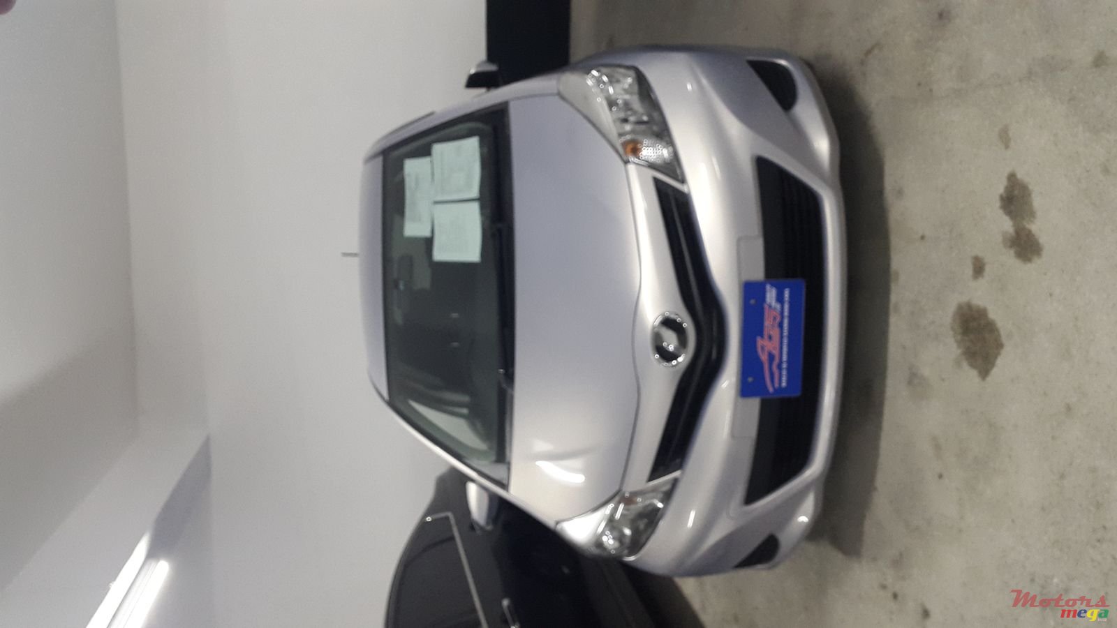 2013' Toyota Vitz photo #1