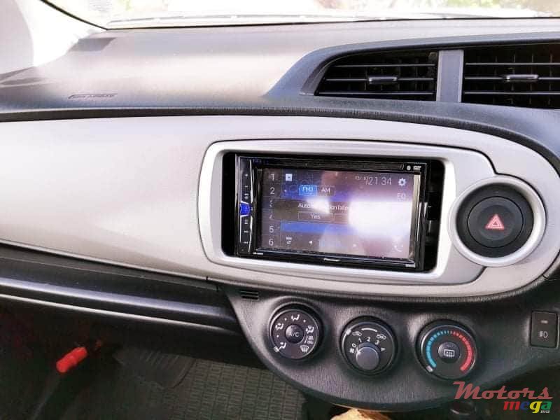 2012' Toyota Vitz photo #2