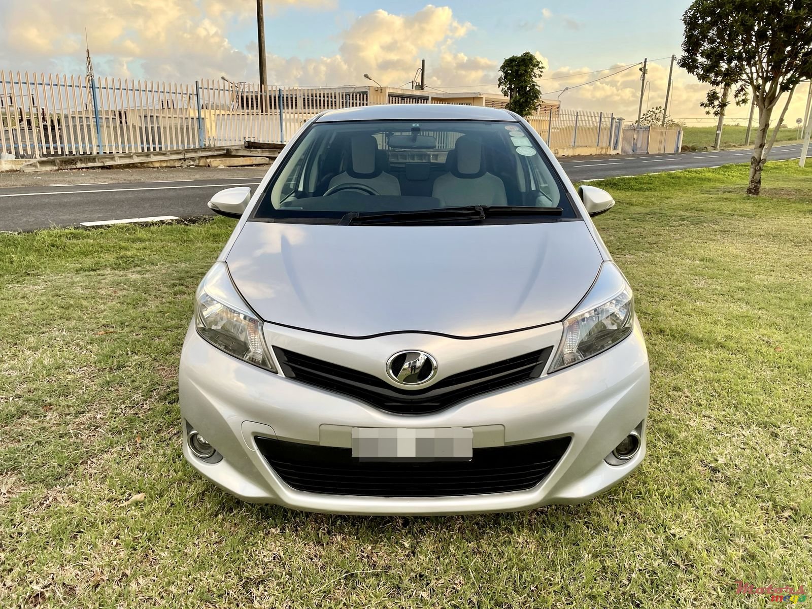 2013' Toyota Vitz photo #1