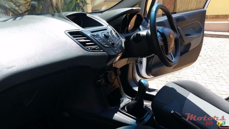 2012' Ford fiesta photo #3