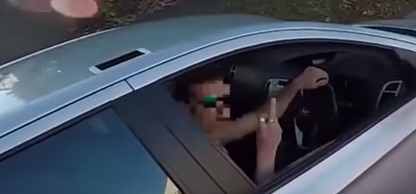 Motorcyclist gives rude driver a taste of instant justice
