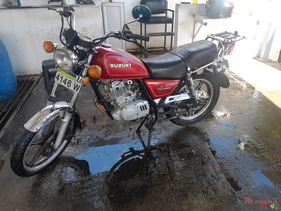 2011' Suzuki photo #6