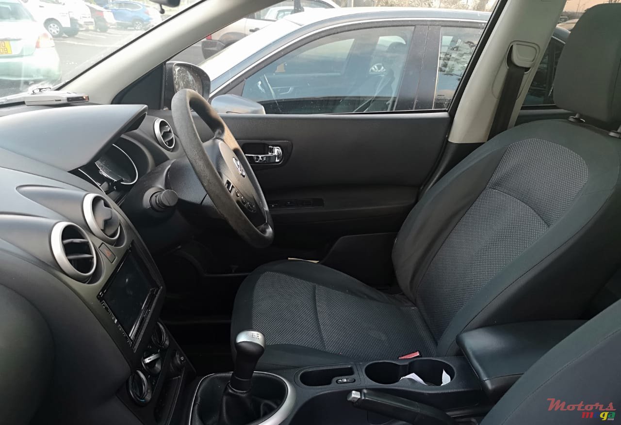 2010' Nissan Qashqai+2 photo #6
