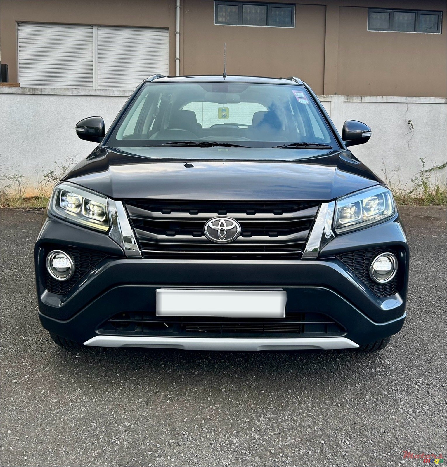 2021' Toyota Urban Cruiser photo #2