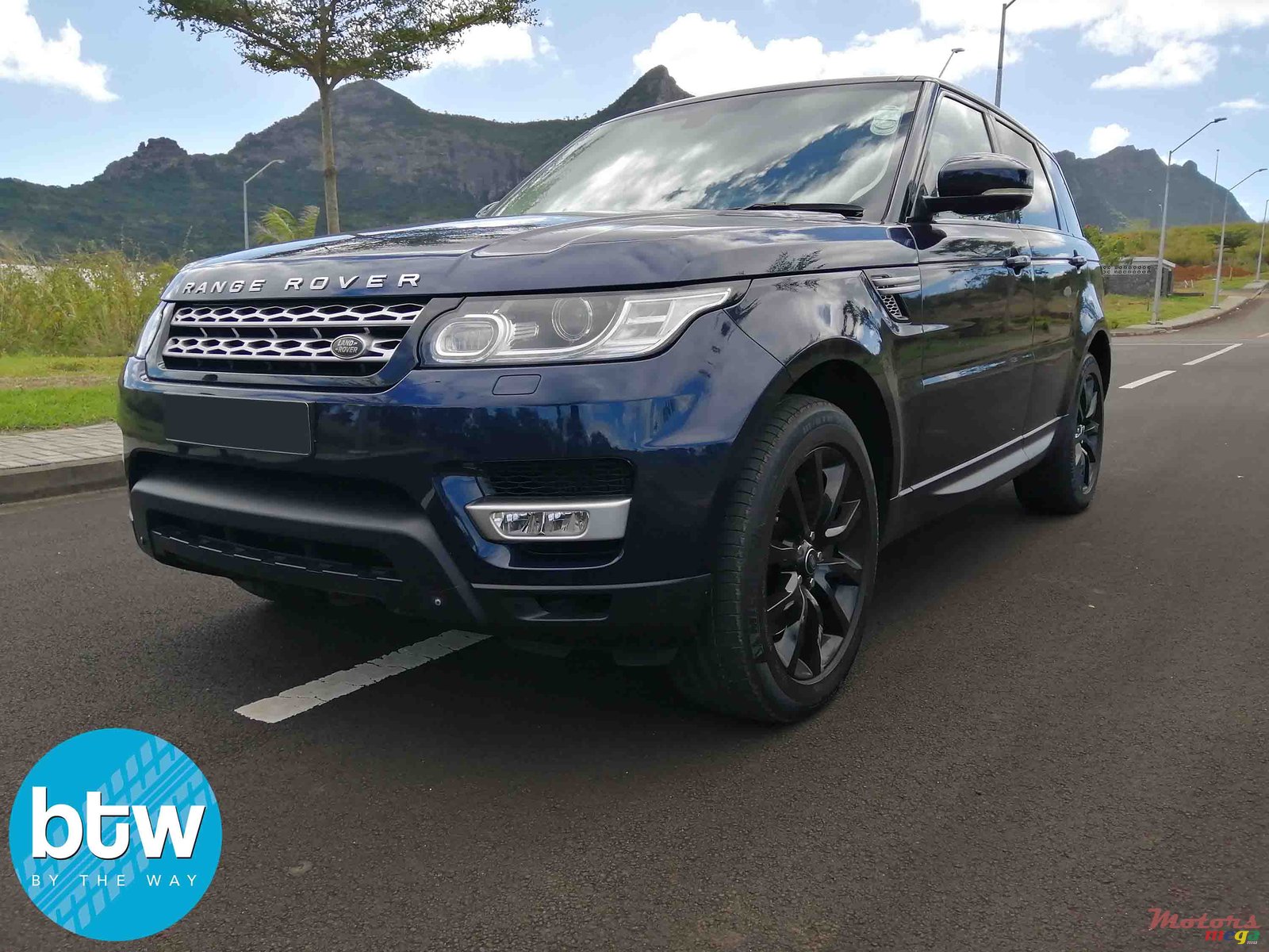 2015' Land Rover Range Rover Sport photo #2