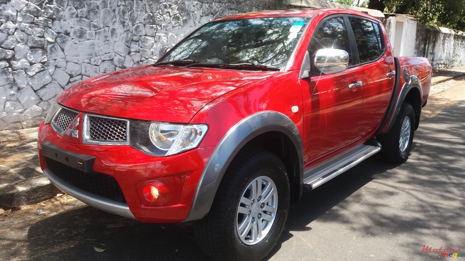 2010' Mitsubishi photo #1